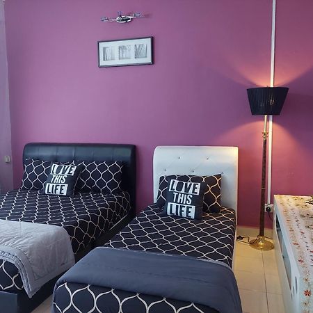 E&A Homestay Klia/ Sepang/ Nilai Экстерьер фото